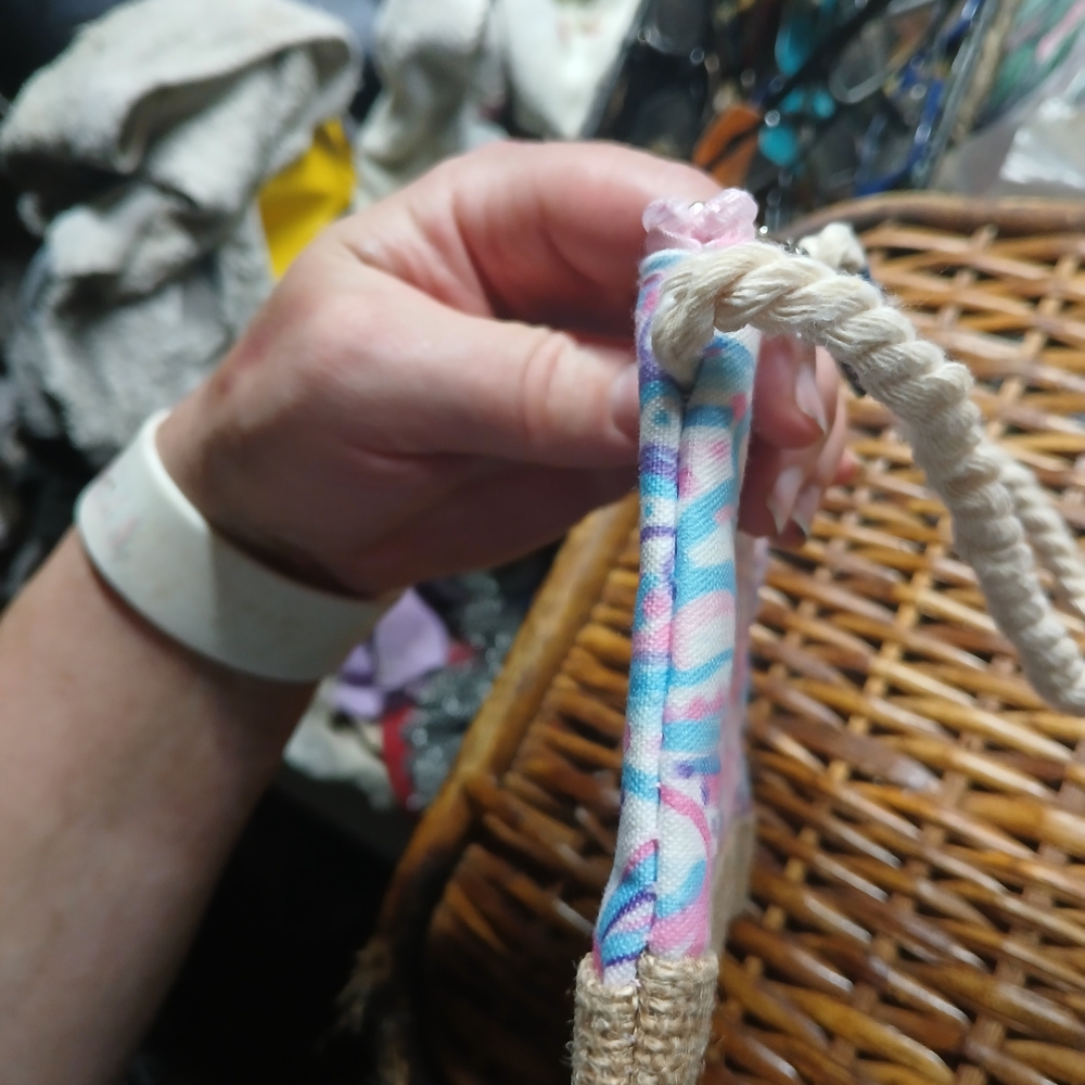 Pastel Seashell Wristlet - Picture 5 of 7